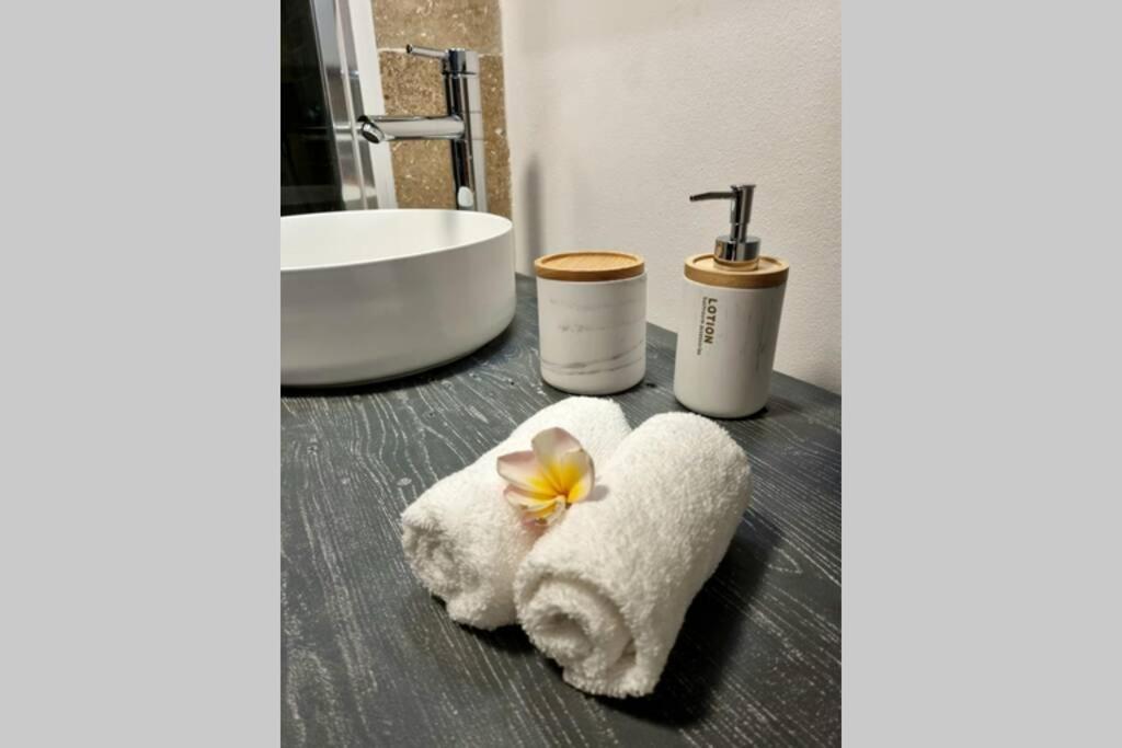 L'Instant Evasion, Studio Avec Terrasse, Piscine ! Saint-Gilles-les Bains Ngoại thất bức ảnh